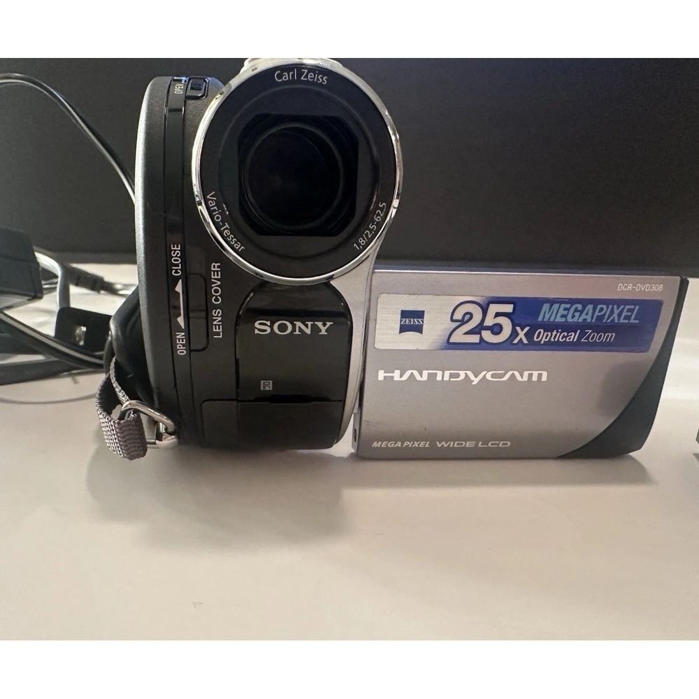 Sony DCR-DVD308 Camcorder HandyCam 25X MegaPixel Optical Zoom UNTESTED W/ Memory